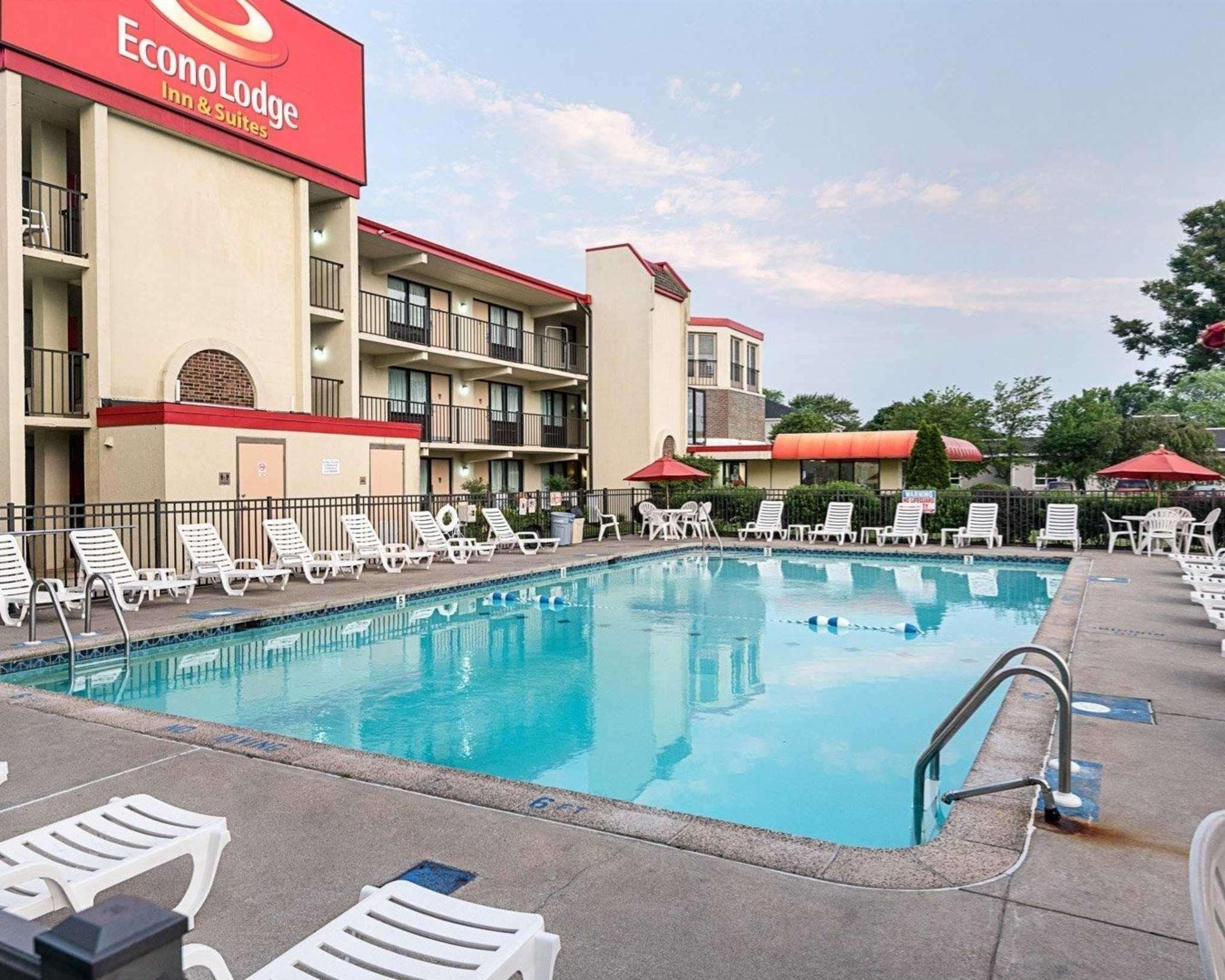 Econo & Rehoboth Hotel